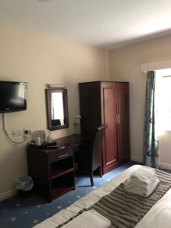 Stafford South Hatherton Hotel เพนคริดจ์ ภายนอก รูปภาพ