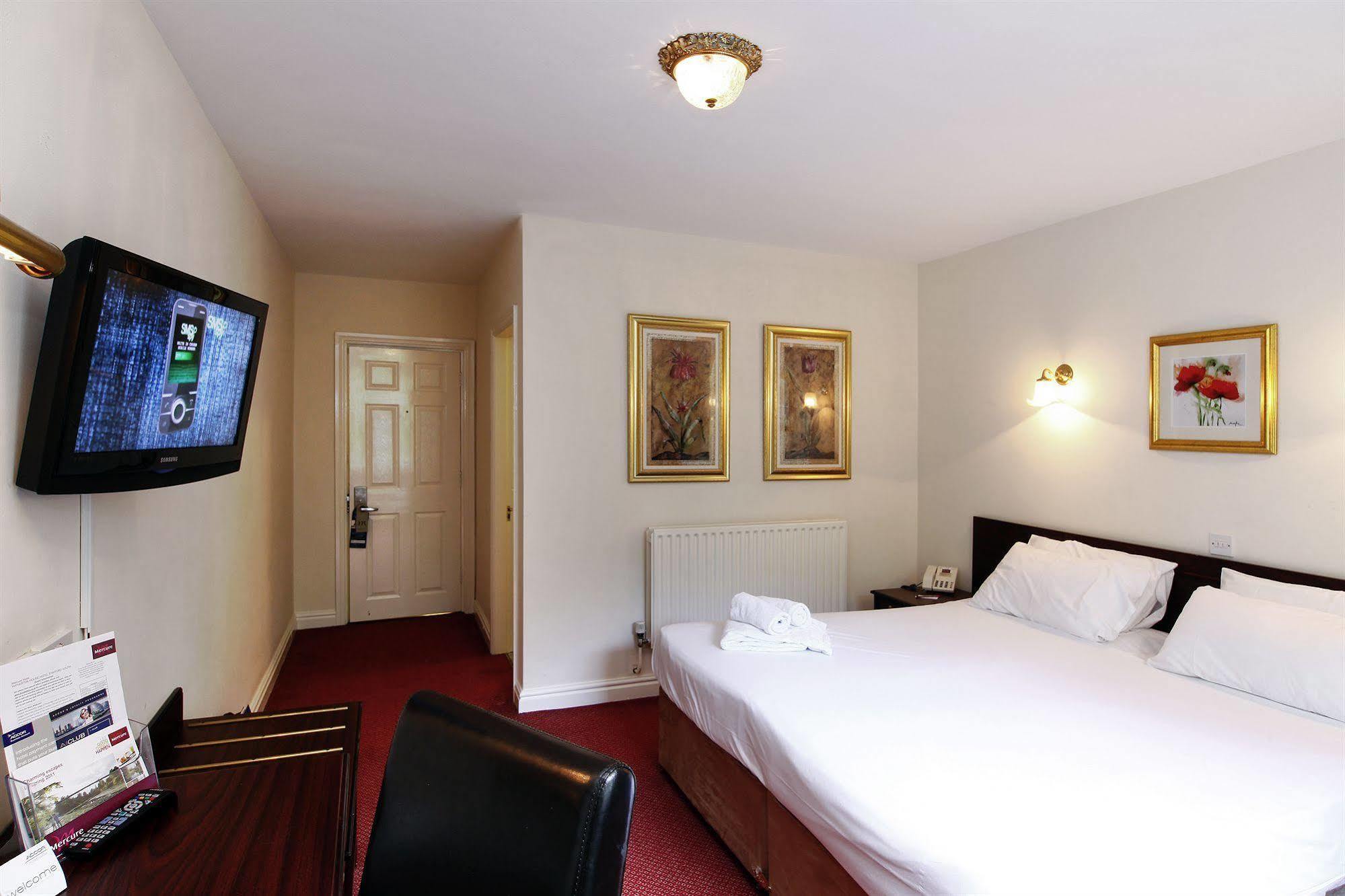 Stafford South Hatherton Hotel เพนคริดจ์ ภายนอก รูปภาพ
