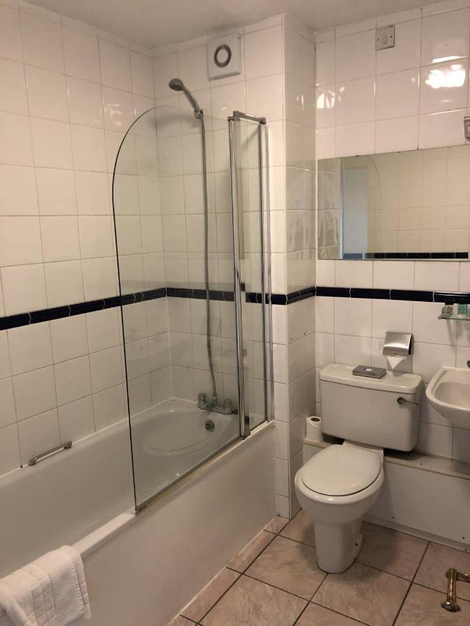 Stafford South Hatherton Hotel เพนคริดจ์ ภายนอก รูปภาพ