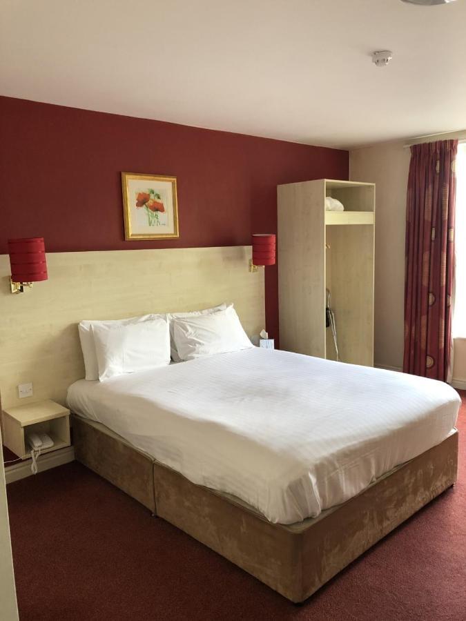 Stafford South Hatherton Hotel เพนคริดจ์ ภายนอก รูปภาพ