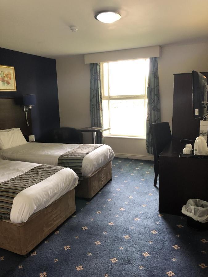 Stafford South Hatherton Hotel เพนคริดจ์ ภายนอก รูปภาพ